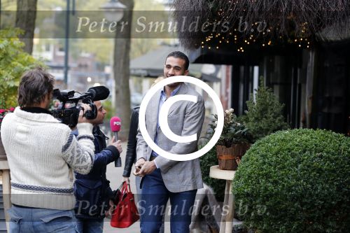 Amsterdam 12 november 2012
Badr Hari en Estelle Cruijff in de cornelis schuytstraat. Badr wordt geinterviewd door powned.
Peter Smulders bv