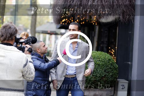 Amsterdam 12 november 2012
Badr Hari en Estelle Cruijff in de cornelis schuytstraat. Badr wordt geinterviewd door powned.
Peter Smulders bv