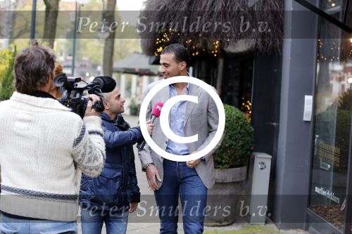 Amsterdam 12 november 2012
Badr Hari en Estelle Cruijff in de cornelis schuytstraat. Badr wordt geinterviewd door powned.
Peter Smulders bv