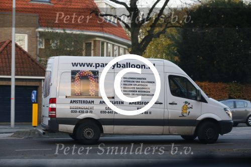 Zoetermeer Amsterdam 9 november 2012
Estelle Cruijff haalt haar vriend Badr Hari op bij de gevangenis in Zoetermeer en rijdt daarna naar haar huis toe in Amsterdam. smiddags werden er ballonnen gebracht
Peter Smulders bv