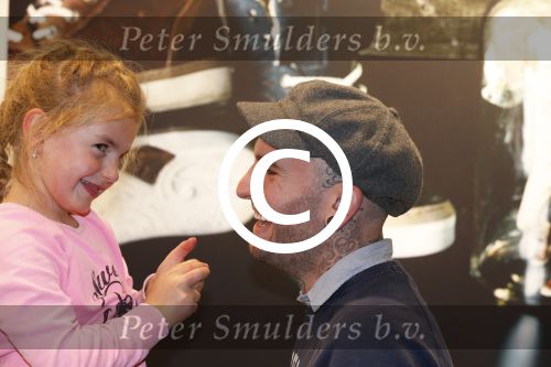Amsterdam 8 november 2012
Presentatie Rehab Ben Saunders schoenen. Ook zijn dochter Stacey en ouders zijn aanwezig.
Peter Smulders bv