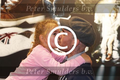 Amsterdam 8 november 2012
Presentatie Rehab Ben Saunders schoenen. Ook zijn dochter Stacey en ouders zijn aanwezig.
Peter Smulders bv