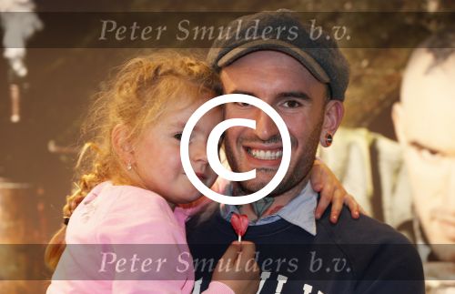 Amsterdam 8 november 2012
Presentatie Rehab Ben Saunders schoenen. Ook zijn dochter Stacey en ouders zijn aanwezig.
Peter Smulders bv