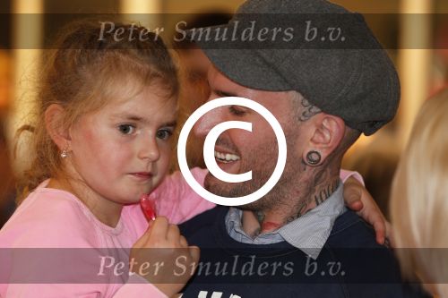 Amsterdam 8 november 2012
Presentatie Rehab Ben Saunders schoenen. Ook zijn dochter Stacey en ouders zijn aanwezig.
Peter Smulders bv