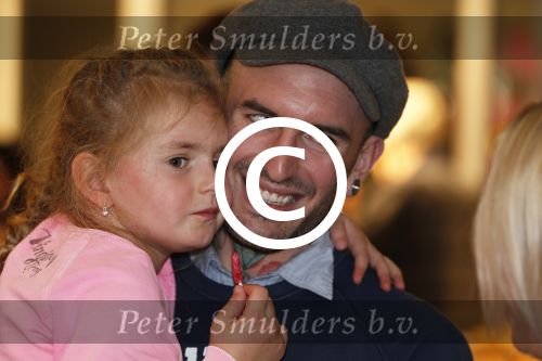 Amsterdam 8 november 2012
Presentatie Rehab Ben Saunders schoenen. Ook zijn dochter Stacey en ouders zijn aanwezig.
Peter Smulders bv