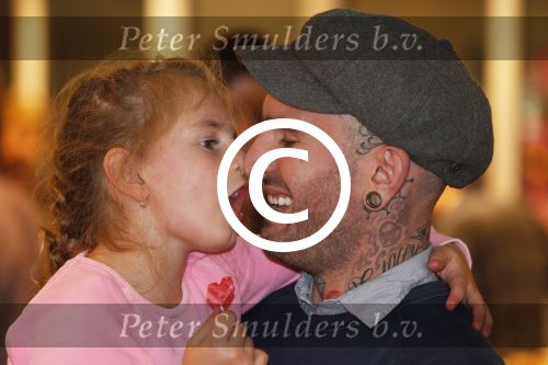 Amsterdam 8 november 2012
Presentatie Rehab Ben Saunders schoenen. Ook zijn dochter Stacey en ouders zijn aanwezig.
Peter Smulders bv