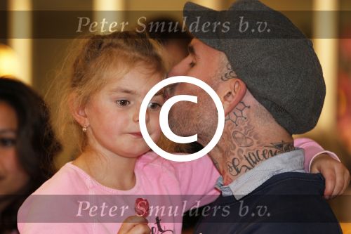 Amsterdam 8 november 2012
Presentatie Rehab Ben Saunders schoenen. Ook zijn dochter Stacey en ouders zijn aanwezig.
Peter Smulders bv