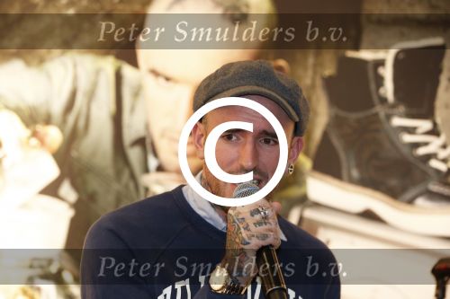 Amsterdam 8 november 2012
Presentatie Rehab Ben Saunders schoenen. Ook zijn dochter Stacey en ouders zijn aanwezig.
Peter Smulders bv
