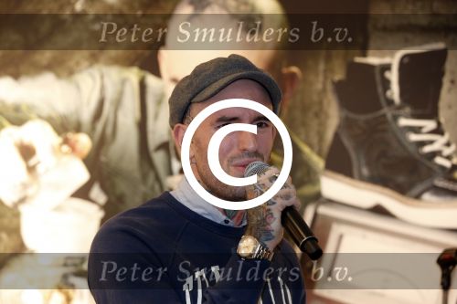 Amsterdam 8 november 2012
Presentatie Rehab Ben Saunders schoenen. Ook zijn dochter Stacey en ouders zijn aanwezig.
Peter Smulders bv