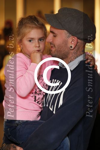 Amsterdam 8 november 2012
Presentatie Rehab Ben Saunders schoenen. Ook zijn dochter Stacey en ouders zijn aanwezig.
Peter Smulders bv