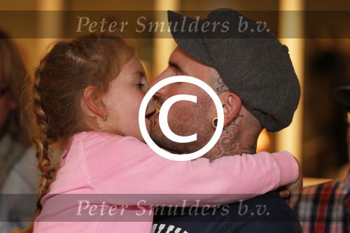 Amsterdam 8 november 2012
Presentatie Rehab Ben Saunders schoenen. Ook zijn dochter Stacey en ouders zijn aanwezig.
Peter Smulders bv