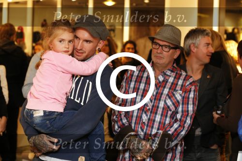 Amsterdam 8 november 2012
Presentatie Rehab Ben Saunders schoenen. Ook zijn dochter Stacey en ouders zijn aanwezig.
Peter Smulders bv