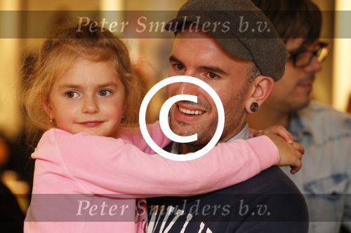 Amsterdam 8 november 2012
Presentatie Rehab Ben Saunders schoenen. Ook zijn dochter Stacey en ouders zijn aanwezig.
Peter Smulders bv