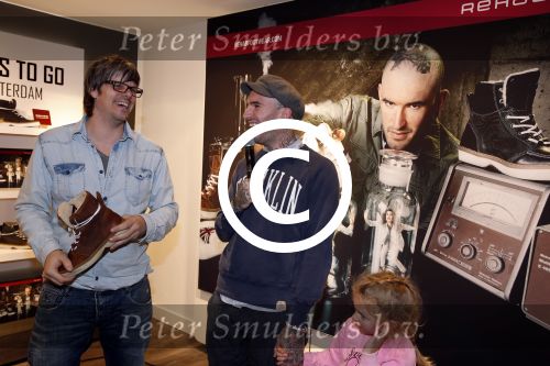 Amsterdam 8 november 2012
Presentatie Rehab Ben Saunders schoenen. Ook zijn dochter Stacey en ouders zijn aanwezig.
Peter Smulders bv