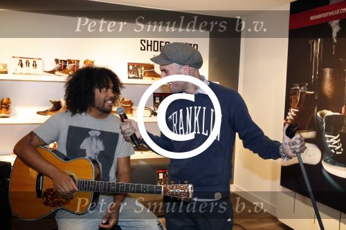 Amsterdam 8 november 2012
Presentatie Rehab Ben Saunders schoenen. Ook zijn dochter Stacey en ouders zijn aanwezig.
Peter Smulders bv