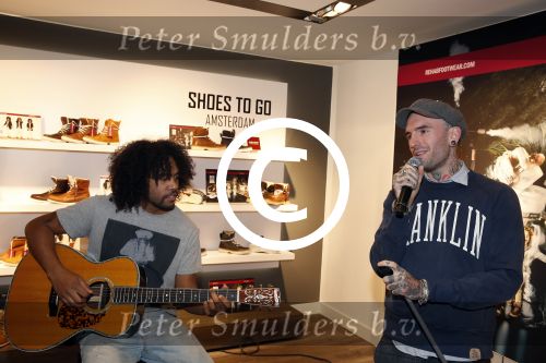 Amsterdam 8 november 2012
Presentatie Rehab Ben Saunders schoenen. Ook zijn dochter Stacey en ouders zijn aanwezig.
Peter Smulders bv