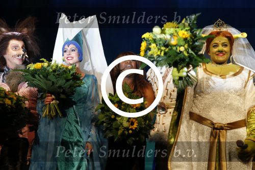 Amsterdam 4 november 2012
Premiere Shrek in het theater van de RAI. Cast met oa William Spaaij Kim Lian v d Meij Rogier Komproe en Paul Groot. Bergit Lewis
Peter Smulders bv