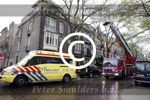 Amsterdam 1 november 2012
Brandweer om zieke patient uit huis te halen om in ambulance te doen.
Peter Smulders bv