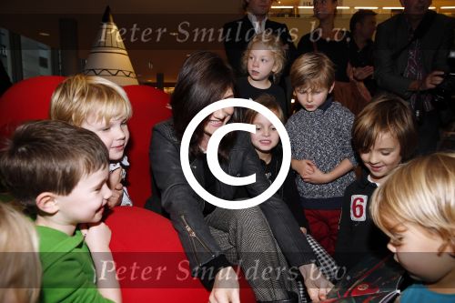 Amsterdam 13 november 2012
Presentatie Douwe Egberts sinterklaasboeken in de bibliotheek
met Carice v Houten Jan Terlouw Herman Finkers en Winston Gerschtanowitz.
Peter Smulders bv