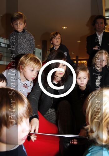 Amsterdam 13 november 2012
Presentatie Douwe Egberts sinterklaasboeken in de bibliotheek
met Carice v Houten Jan Terlouw Herman Finkers en Winston Gerschtanowitz.
Peter Smulders bv