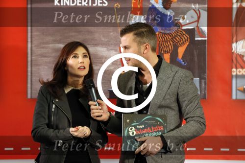 Amsterdam 13 november 2012
Presentatie Douwe Egberts sinterklaasboeken in de bibliotheek
met Carice v Houten Jan Terlouw Herman Finkers en Winston Gerschtanowitz.
Peter Smulders bv