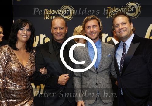 Amsterdam 19 oktober 2012
Televizier ring in carre. Carlo Boszhard met vriend en Ron Boszhard met een vriendin
Peter Smulders bv