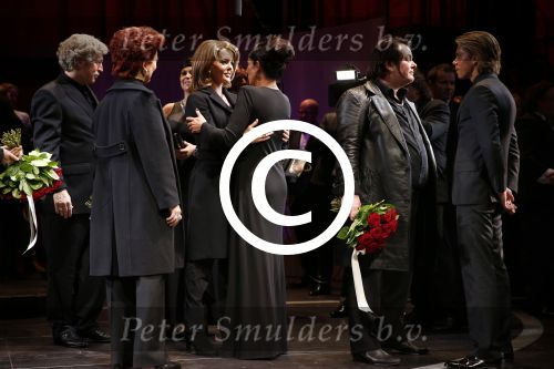 Amsterdam 11 november 2012
Premiere Zij gelooft in mij in het nieuwe de la mar. cast met oa Martijn Fischer Chantal janzen Hajo Bruins en Cees Geel. Rachel Dre en Roxeanne Hazes waren natuurlijk aanwezig.
Peter Smulders bv