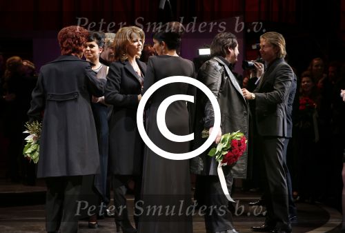 Amsterdam 11 november 2012
Premiere Zij gelooft in mij in het nieuwe de la mar. cast met oa Martijn Fischer Chantal janzen Hajo Bruins en Cees Geel. Rachel Dre en Roxeanne Hazes waren natuurlijk aanwezig.
Peter Smulders bv