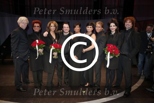 Amsterdam 11 november 2012
Premiere Zij gelooft in mij in het nieuwe de la mar. cast met oa Martijn Fischer Chantal janzen Hajo Bruins en Cees Geel. Rachel Dre en Roxeanne Hazes waren natuurlijk aanwezig.
Peter Smulders bv