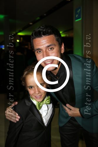 Amsterdam 4 november 2012
Premiere Shrek in het theater van de RAI. Jan Smit met jonge acteur Davy Gomez en speelt Kleine Shrek em dwerg (vader van Lord Farquaad)
Peter Smulders bv