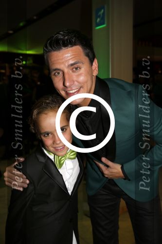 Amsterdam 4 november 2012
Premiere Shrek in het theater van de RAI. Jan Smit met jonge acteur Davy Gomez en speelt Kleine Shrek em dwerg (vader van Lord Farquaad)
Peter Smulders bv
