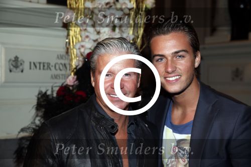 Amsterdam 12 november 2012
Beau monde awards in het amstel hotel. Dries Roelvink met zoon dave
Peter Smulders bv