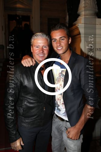 Amsterdam 12 november 2012
Beau monde awards in het amstel hotel. Dries Roelvink met zoon dave
Peter Smulders bv