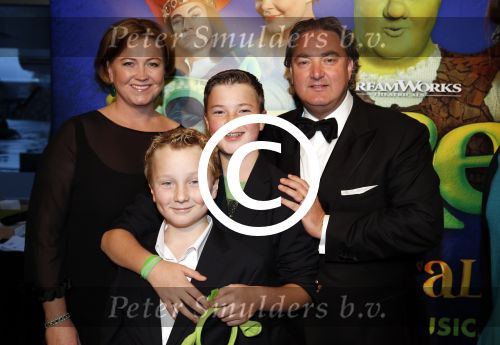 Amsterdam 4 november 2012
Premiere Shrek in het theater van de RAI. Erwin v Lambaart met vrouw en zoons
Peter Smulders bv