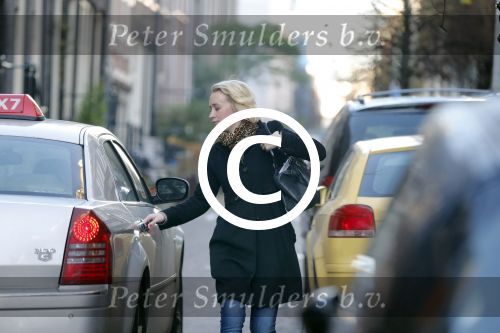 Amsterdam 22 november 2012
Eva Jinek verlaat haar nieuwe huis in Amsterdam centrum.
Peter Smulders bv