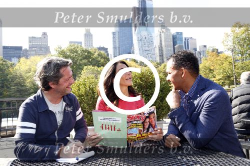 New York 18 oktober 2012
Ruud Gullit met zijn nieuwe vriendin Maggie Jimenez in Central Park.
Peter Smulders bv