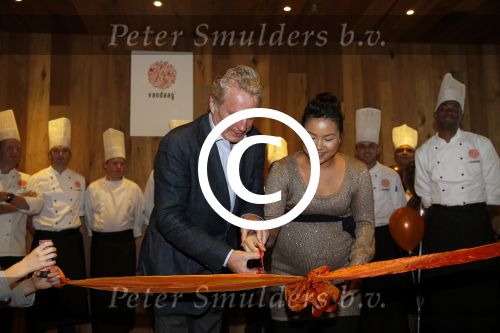 Amsterdam 31 oktober 2012
Hans Breukhoven neemt cheque in ontvangst bij restaurant Vandaag.
Peter Smulders bv