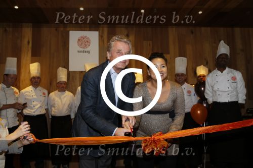 Amsterdam 31 oktober 2012
Hans Breukhoven neemt cheque in ontvangst bij restaurant Vandaag.
Peter Smulders bv