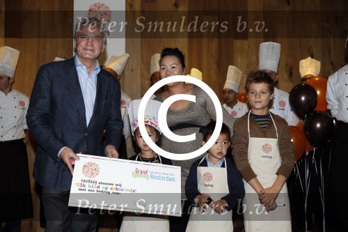 Amsterdam 31 oktober 2012
Hans Breukhoven neemt cheque in ontvangst bij restaurant Vandaag.
Peter Smulders bv