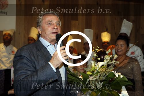 Amsterdam 31 oktober 2012
Hans Breukhoven neemt cheque in ontvangst bij restaurant Vandaag.
Peter Smulders bv