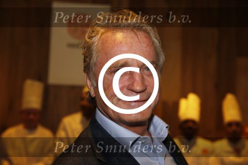 Amsterdam 31 oktober 2012
Hans Breukhoven neemt cheque in ontvangst bij restaurant Vandaag.
Peter Smulders bv
