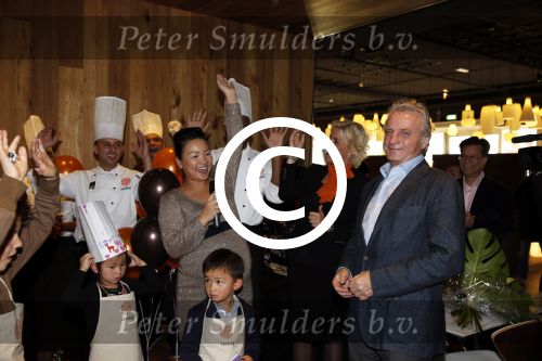 Amsterdam 31 oktober 2012
Hans Breukhoven neemt cheque in ontvangst bij restaurant Vandaag.
Peter Smulders bv