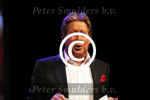 Zeist 21 november 2012
Hans Kazan krijgt prijs in het Fyji theater in Zeist.
Aanwezig zijn zijn zoons Oscar Renzo en Steven alsmede zijn schoondochters Mara en..
Peter Smulders bv