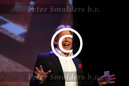 Zeist 21 november 2012
Hans Kazan krijgt prijs in het Fyji theater in Zeist.
Aanwezig zijn zijn zoons Oscar Renzo en Steven alsmede zijn schoondochters Mara en..
Peter Smulders bv