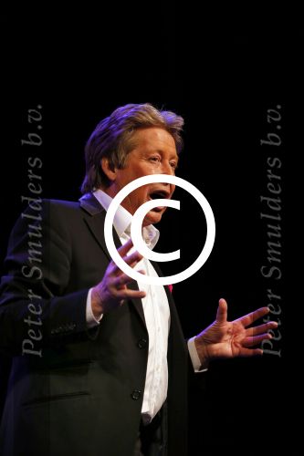 Zeist 21 november 2012
Hans Kazan krijgt prijs in het Fyji theater in Zeist.
Aanwezig zijn zijn zoons Oscar Renzo en Steven alsmede zijn schoondochters Mara en..
Peter Smulders bv