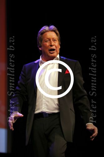 Zeist 21 november 2012
Hans Kazan krijgt prijs in het Fyji theater in Zeist.
Aanwezig zijn zijn zoons Oscar Renzo en Steven alsmede zijn schoondochters Mara en..
Peter Smulders bv
