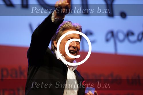 Zeist 21 november 2012
Hans Kazan krijgt prijs in het Fyji theater in Zeist.
Aanwezig zijn zijn zoons Oscar Renzo en Steven alsmede zijn schoondochters Mara en..
Peter Smulders bv