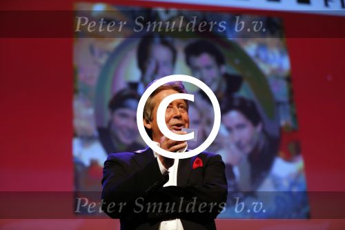 Zeist 21 november 2012
Hans Kazan krijgt prijs in het Fyji theater in Zeist.
Aanwezig zijn zijn zoons Oscar Renzo en Steven alsmede zijn schoondochters Mara en..
Peter Smulders bv