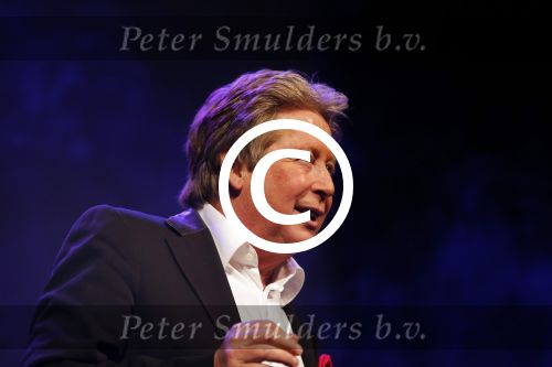 Zeist 21 november 2012
Hans Kazan krijgt prijs in het Fyji theater in Zeist.
Aanwezig zijn zijn zoons Oscar Renzo en Steven alsmede zijn schoondochters Mara en..
Peter Smulders bv