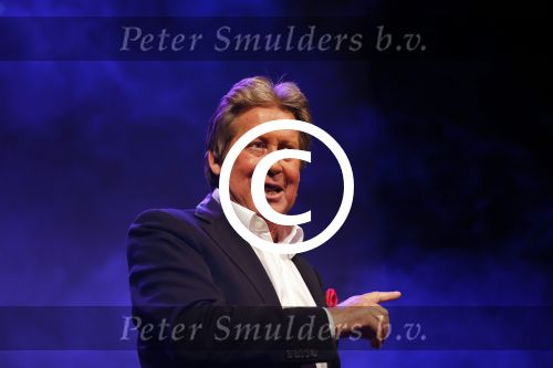 Zeist 21 november 2012
Hans Kazan krijgt prijs in het Fyji theater in Zeist.
Aanwezig zijn zijn zoons Oscar Renzo en Steven alsmede zijn schoondochters Mara en..
Peter Smulders bv